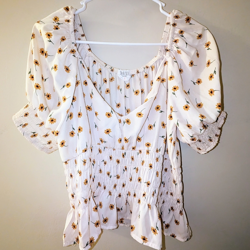 Sienna Sky Floral Puff Sleeve V neck Crop Top with smocking  Size Large